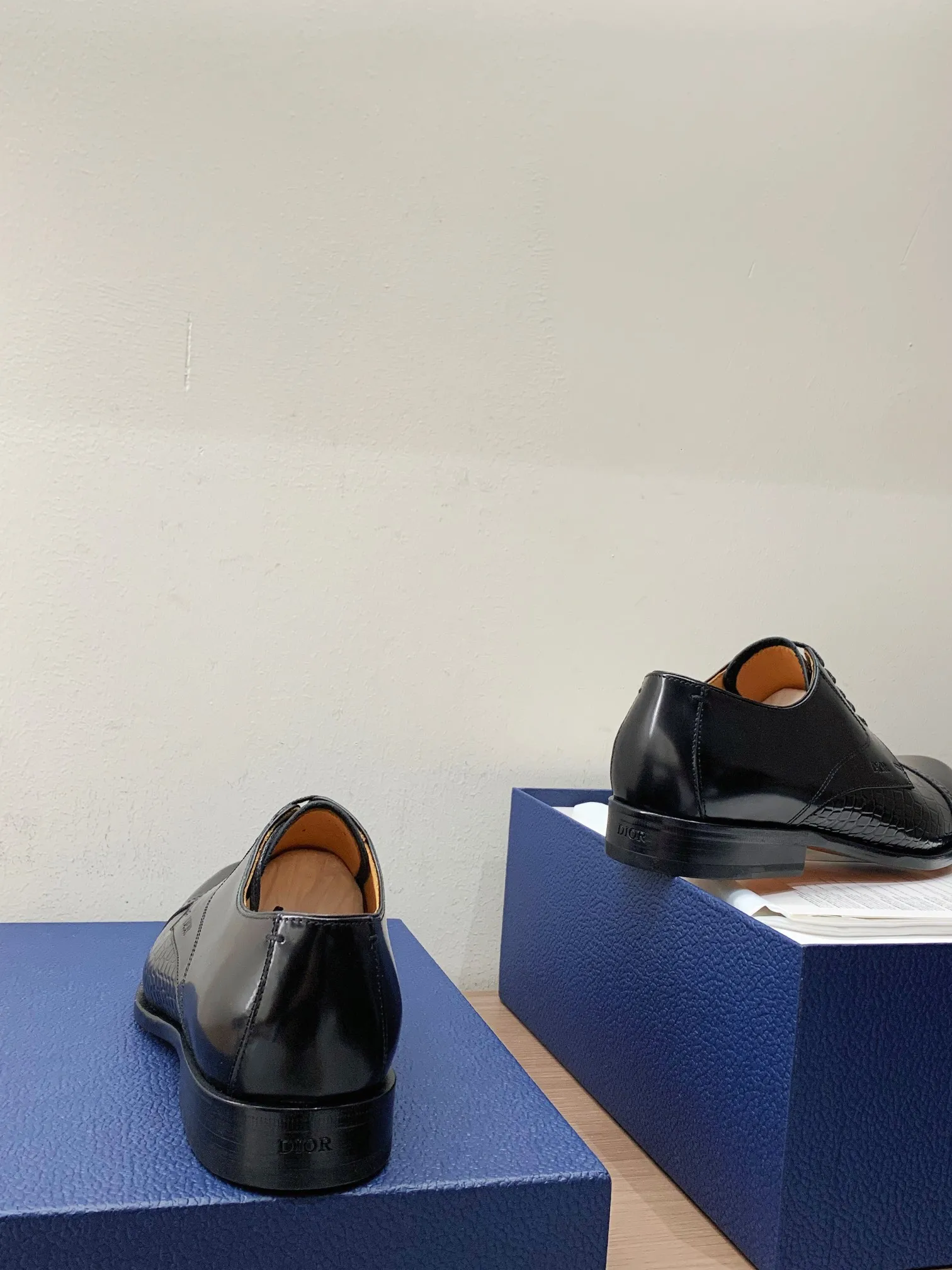 [Dior] Top P: 960💰 Standard code 39-44 (38.45.46 custom-made, non-returnable and non-exchangeable) Dior Dior's latest high-end men's boutique casual leather shoes, imported cowhide upper, water-dyed cowhide lining, imported leather outsole, perfect details are impeccable.